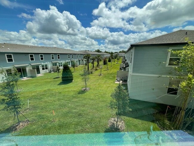 Building Photo - 407 Legacy Lp