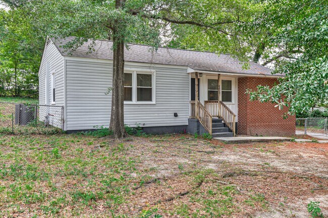 Building Photo - 2832 Cornelia Rd