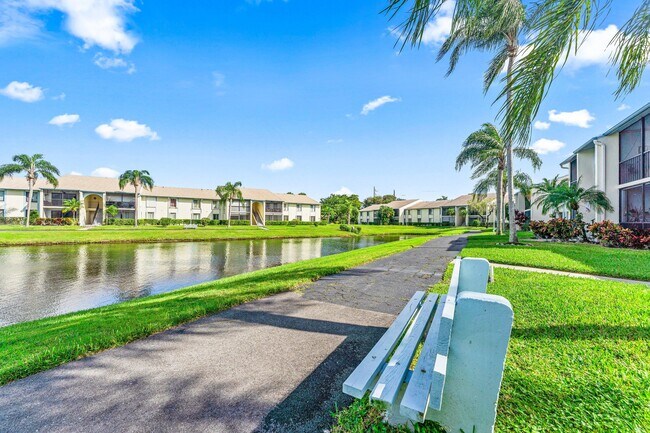 Building Photo - 1117 Green Pine Blvd