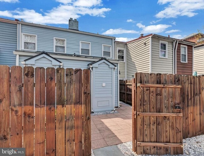 Building Photo - 1437 Duke St