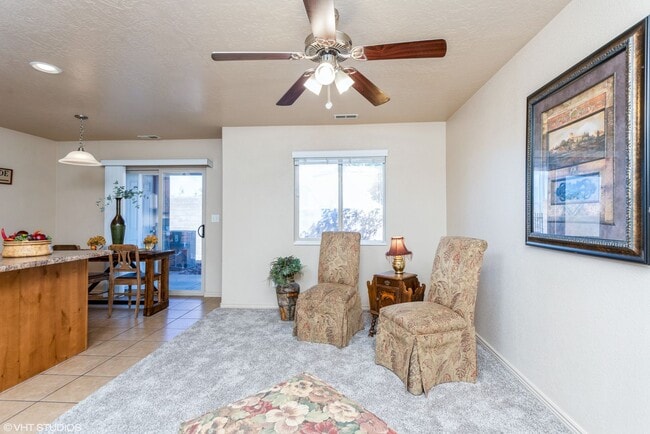 Building Photo - 3 Bedroom Townhome with Private Patio