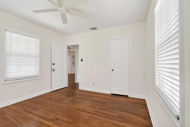 Building Photo - 236 Greymon Dr