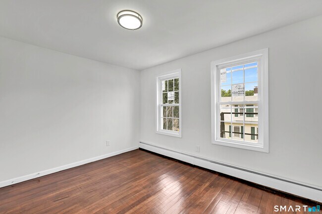 Building Photo - 54 Overlook Ave