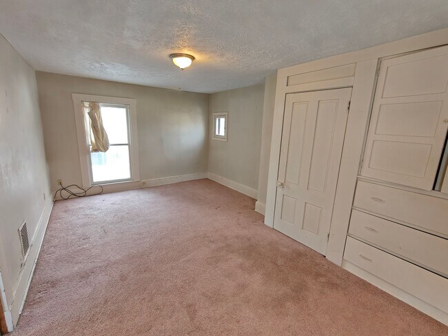 Building Photo - 26 E Mechanic St