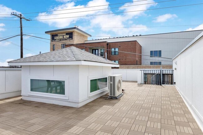 Building Photo - 1008 Concordia Ave