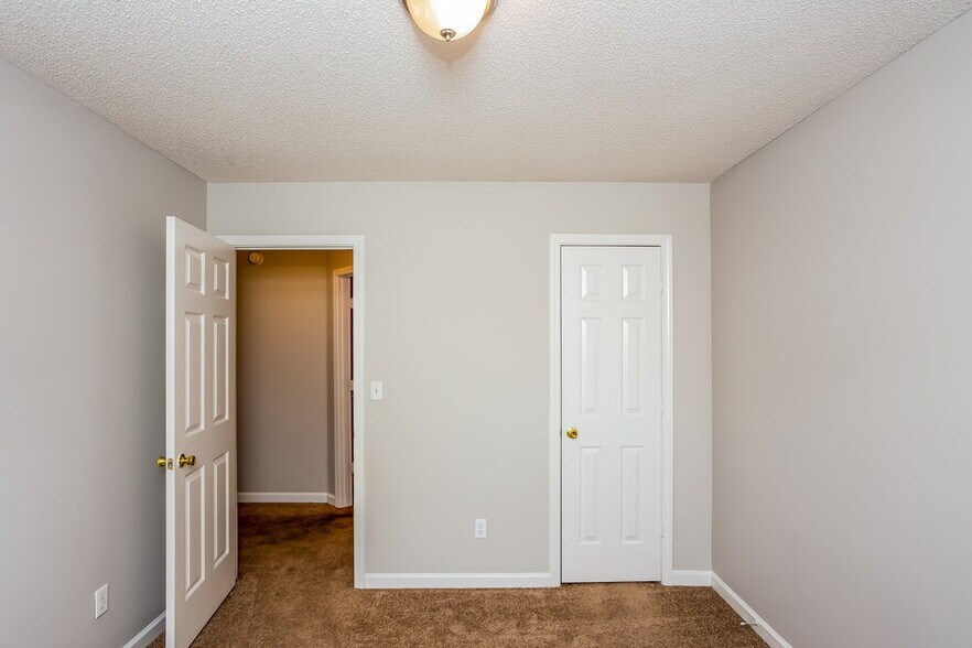 Building Photo - 7141 Creekside Dr