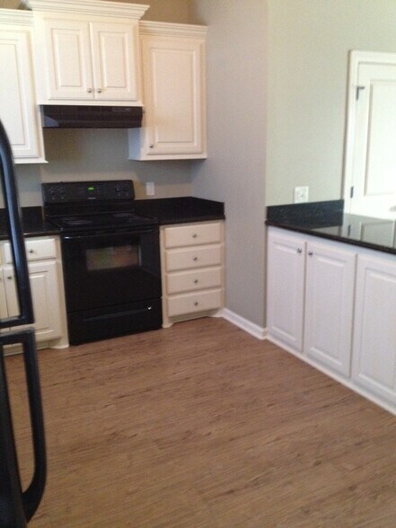 Building Photo - 1700 Mignonette Ln