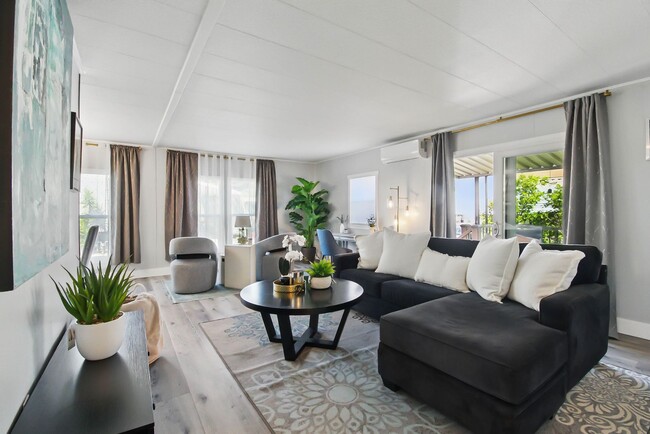 Building Photo - Highly Desirable Double Wide 55+ Home in Rancho Escondido!