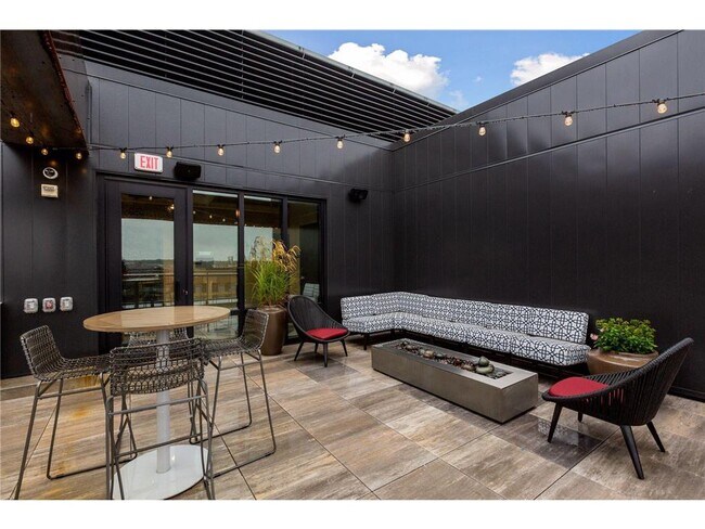 Building Photo - 728 N 3rd St