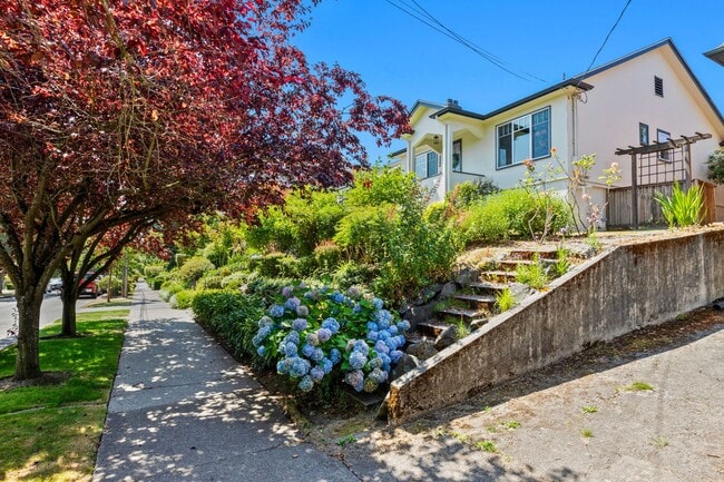 Primary Photo - 3bd/1.75ba Seattle Home