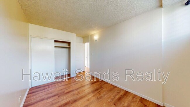 Building Photo - 933 Kaheka St