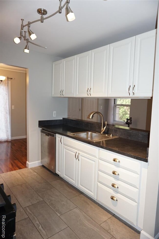 Building Photo - 33647 Bayview Dr