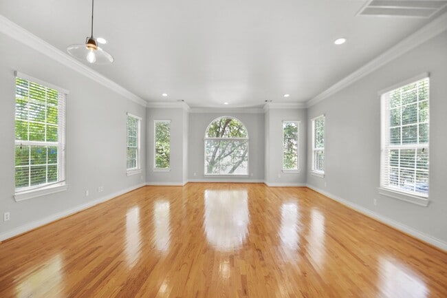 Building Photo - $500 OFF 1st Month's RENT! Gated Serenity ...