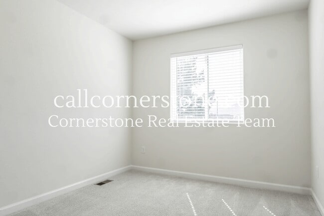 Building Photo - 1092 Petra Hts