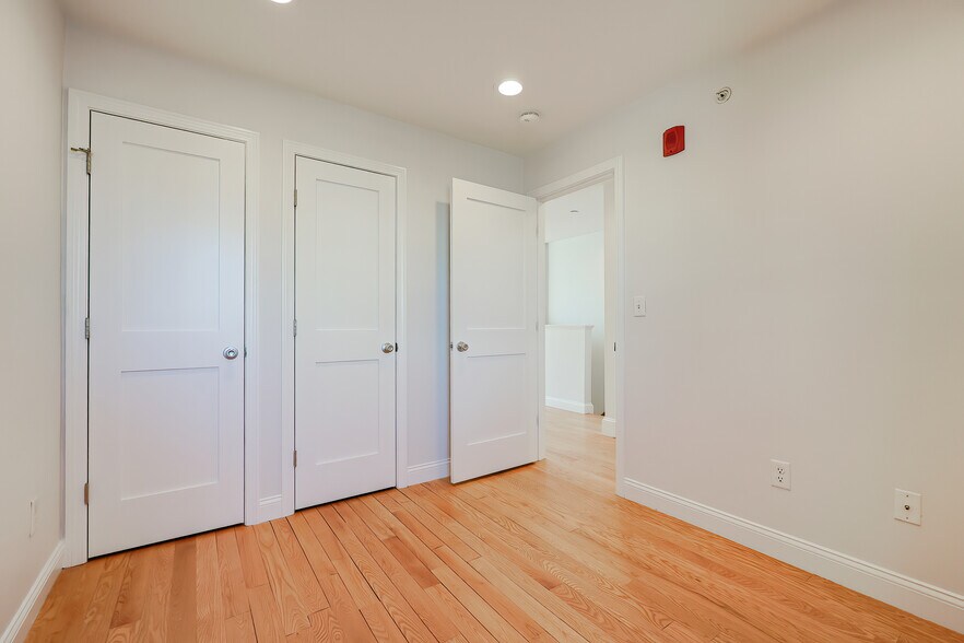 Building Photo - 375 Dorchester St