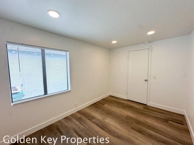 Building Photo - Beautifully remodeled single-level home in...