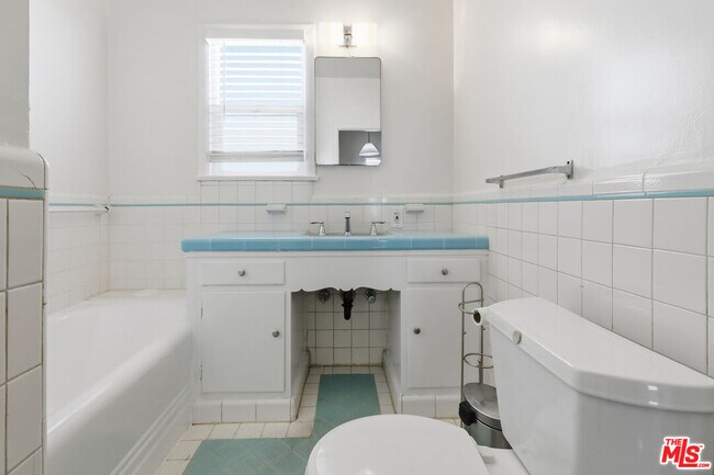 Building Photo - 111 N Harper Ave