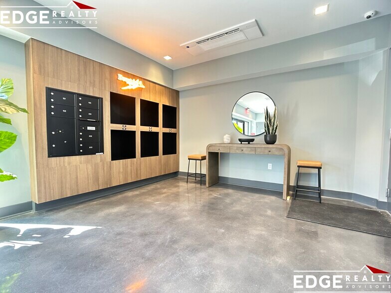 Building Photo - 9 Newton St