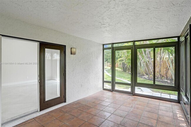 Building Photo - 7425 Silver Woods Ct