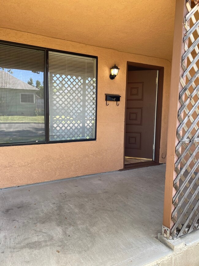 Building Photo - 224 Elefa St