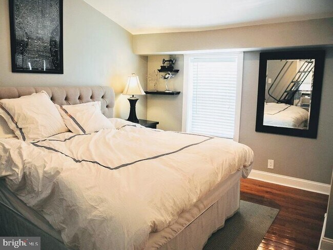 Building Photo - 1933 Rodman St