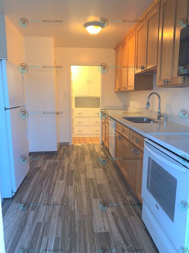 Building Photo - 1/2 Month Free!!! Cozy one bedroom one bathroom duplex located off of Keystone and Seventh Street...
