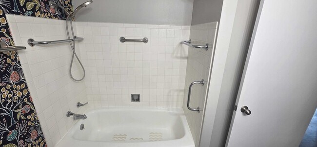Building Photo - 710 E 200 S