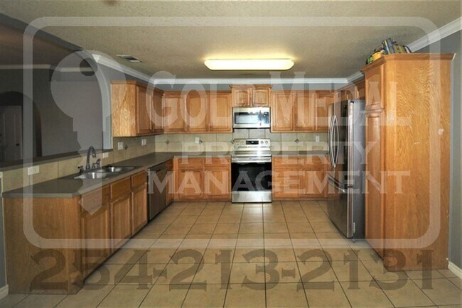 Building Photo - 401 Hedy Dr