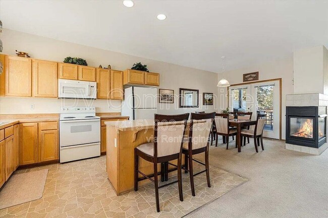 Building Photo - 1140 Golden Pheasant Dr