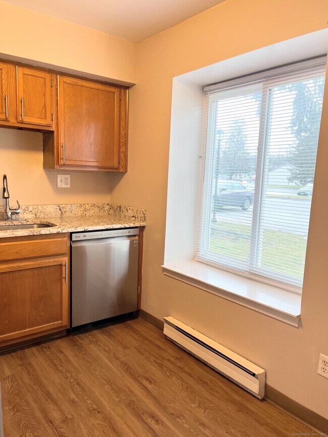 Building Photo - 97 Candlewood Dr