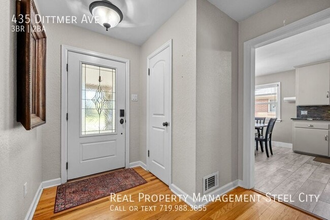 Building Photo - 435 Dittmer Ave