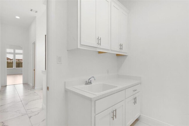 Building Photo - 746 Faith Dr