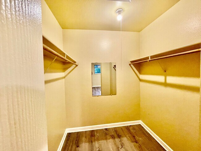 Building Photo - 5731 W 92nd Ave