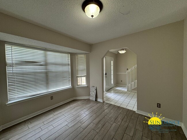 Building Photo - Charming 4-Bedroom Home in Parkwood Place, Bluewater Bay - Cul-de-Sac!
