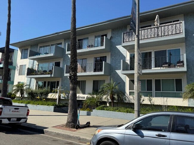 Building Photo - Modern Alamitos Beach 2 bedroom Condo plus...