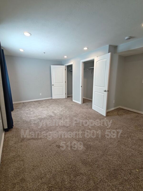 Building Photo - 2896 E Lookout Dr
