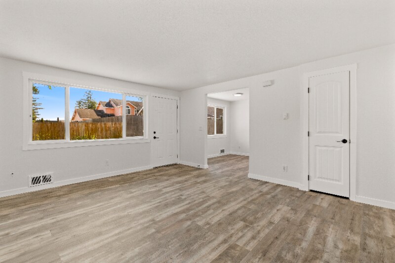 Building Photo - 813 Woodford Ave N
