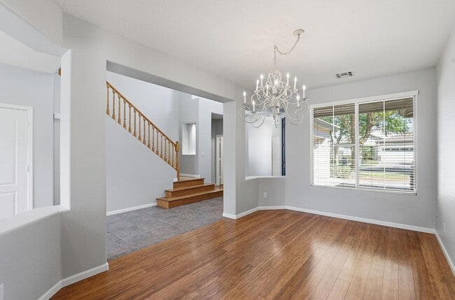 Building Photo - 3565 E Vaughn Ct