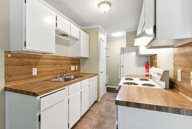 Building Photo - 2600 Brickford Cove