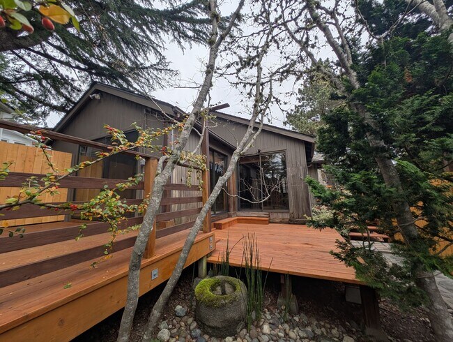 Building Photo - Rent Your Own Oasis! Available Now!