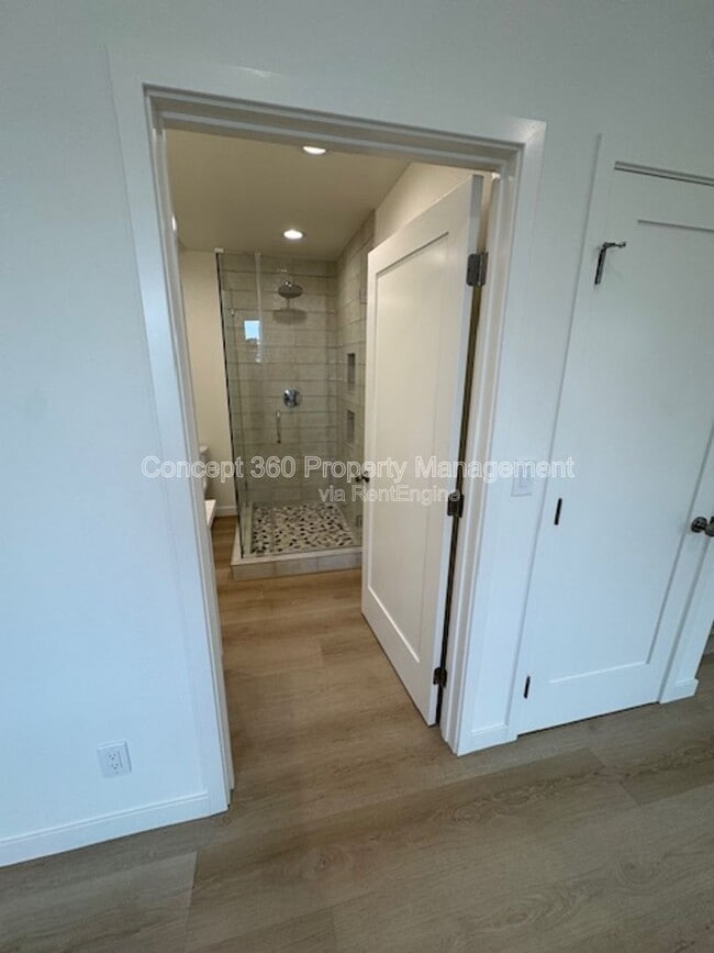 Building Photo - 6168 Briercrest Ave