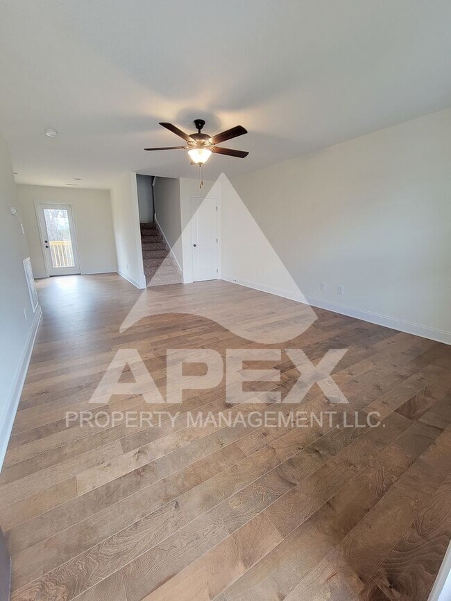 Building Photo - Beautiful  4 Bd 2.5 Ba Single Family home ...