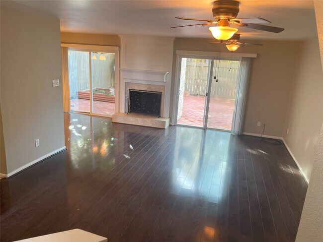 Building Photo - 12315 Glenview Dr