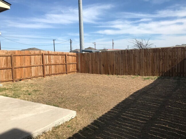 Building Photo - Town home for rent
