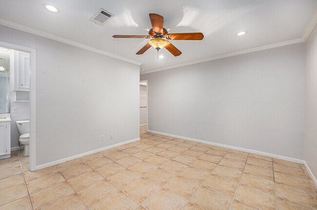 Building Photo - 5511 Loch Lomond Dr
