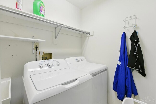 Building Photo - 5 Waterview Ct