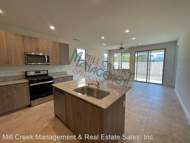 Building Photo - 3 br, 3 bath House - 4444 S. University