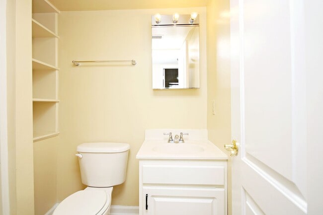 Building Photo - Pet-Friendly Villas at Southern Ridge Apar...
