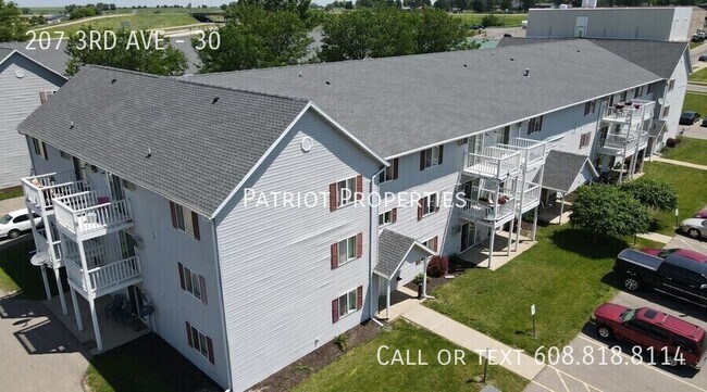 Building Photo - 207 3rd Ave