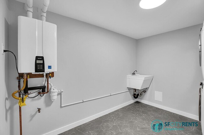 Building Photo - Sunnyside: Newly Renovated Single Family H...